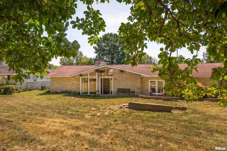 1609 Tina Drive, Murphysboro, Illinois 62966-6147, 4 Bedrooms Bedrooms, 0 ,3 BathroomsBathrooms,Residential,For Sale,Tina,0,RMAEB459913