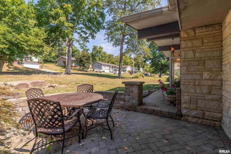 1609 Tina Drive, Murphysboro, Illinois 62966-6147, 4 Bedrooms Bedrooms, 0 ,3 BathroomsBathrooms,Residential,For Sale,Tina,0,RMAEB459913