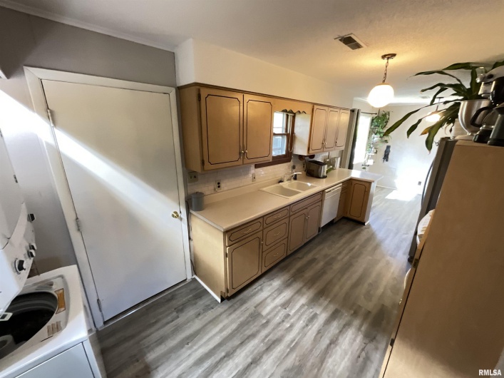 25 MICHIGAN Street, Harrisburg, Illinois 62946, 2 Bedrooms Bedrooms, 0 ,2 BathroomsBathrooms,Residential,For Sale,MICHIGAN,0,RMAEB459245