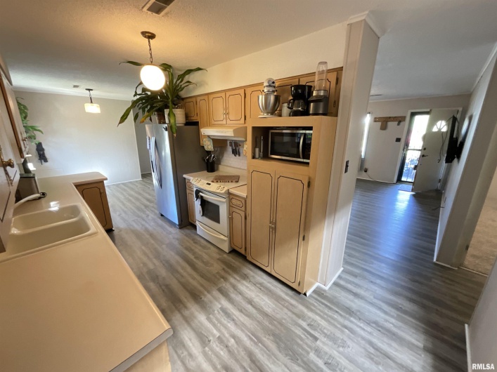 25 MICHIGAN Street, Harrisburg, Illinois 62946, 2 Bedrooms Bedrooms, 0 ,2 BathroomsBathrooms,Residential,For Sale,MICHIGAN,0,RMAEB459245