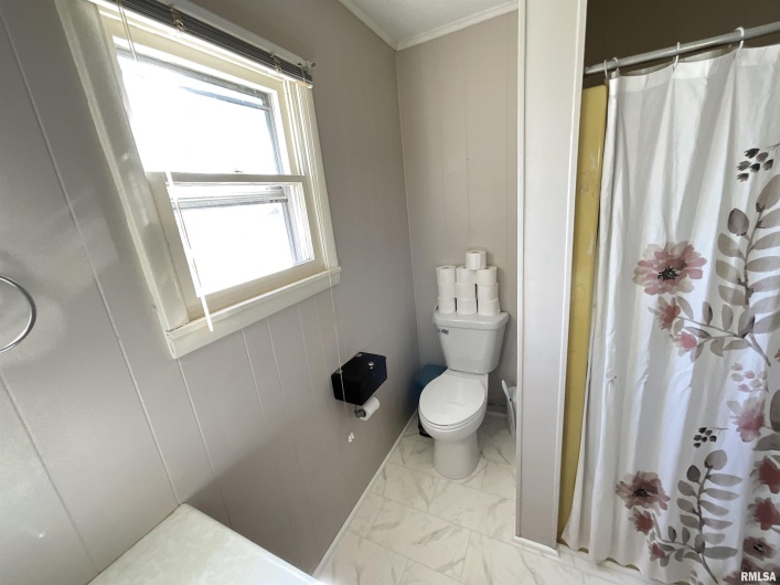 25 MICHIGAN Street, Harrisburg, Illinois 62946, 2 Bedrooms Bedrooms, 0 ,2 BathroomsBathrooms,Residential,For Sale,MICHIGAN,0,RMAEB459245