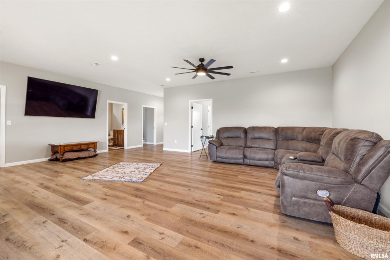 142 OAK Road, Harrisburg, Illinois 62946, 3 Bedrooms Bedrooms, 0 ,2 BathroomsBathrooms,Residential,For Sale,OAK,0,RMACA1036500