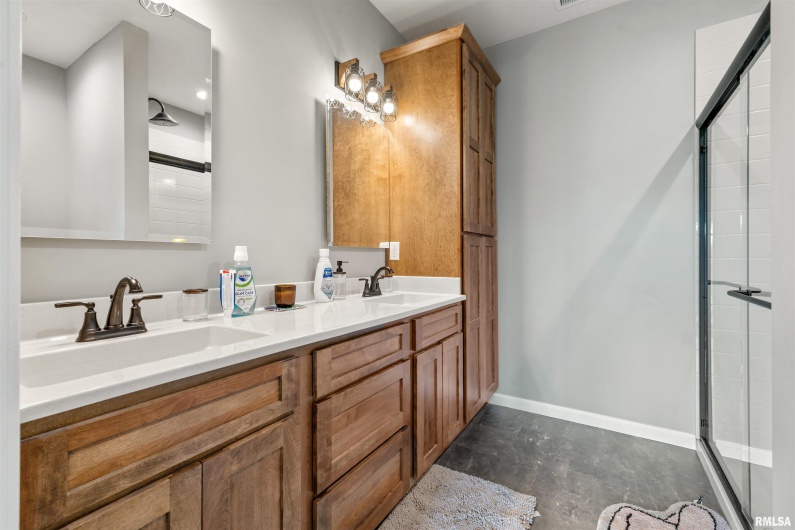 142 OAK Road, Harrisburg, Illinois 62946, 3 Bedrooms Bedrooms, 0 ,2 BathroomsBathrooms,Residential,For Sale,OAK,0,RMACA1036500