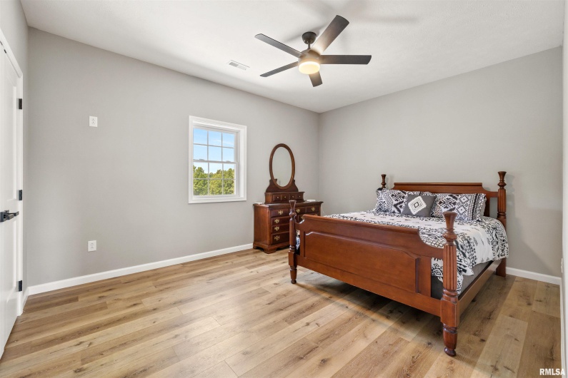 142 OAK Road, Harrisburg, Illinois 62946, 3 Bedrooms Bedrooms, 0 ,2 BathroomsBathrooms,Residential,For Sale,OAK,0,RMACA1036500