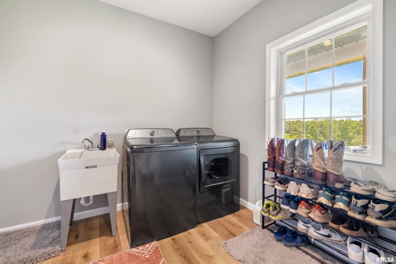 142 OAK Road, Harrisburg, Illinois 62946, 3 Bedrooms Bedrooms, 0 ,2 BathroomsBathrooms,Residential,For Sale,OAK,0,RMACA1036500