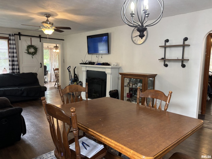 122 CENTER Street, Anna, Illinois 62906, 4 Bedrooms Bedrooms, 0 ,1 BathroomBathrooms,Residential,For Sale,CENTER,0,RMAEB459916