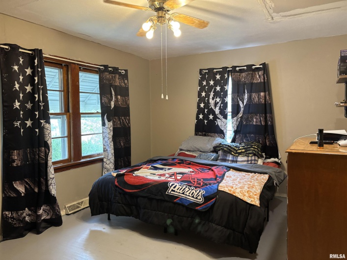 122 CENTER Street, Anna, Illinois 62906, 4 Bedrooms Bedrooms, 0 ,1 BathroomBathrooms,Residential,For Sale,CENTER,0,RMAEB459916