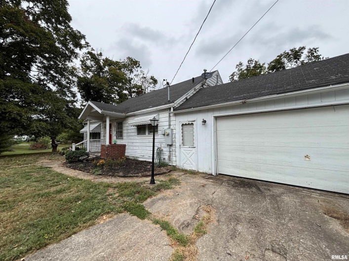 122 CENTER Street, Anna, Illinois 62906, 4 Bedrooms Bedrooms, 0 ,1 BathroomBathrooms,Residential,For Sale,CENTER,0,RMAEB459916