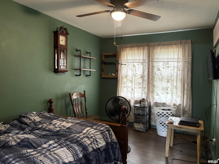 122 CENTER Street, Anna, Illinois 62906, 4 Bedrooms Bedrooms, 0 ,1 BathroomBathrooms,Residential,For Sale,CENTER,0,RMAEB459916