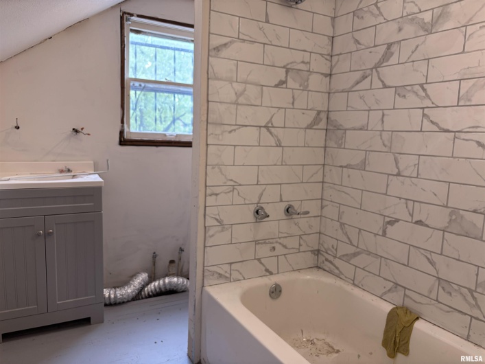 122 CENTER Street, Anna, Illinois 62906, 4 Bedrooms Bedrooms, 0 ,1 BathroomBathrooms,Residential,For Sale,CENTER,0,RMAEB459916