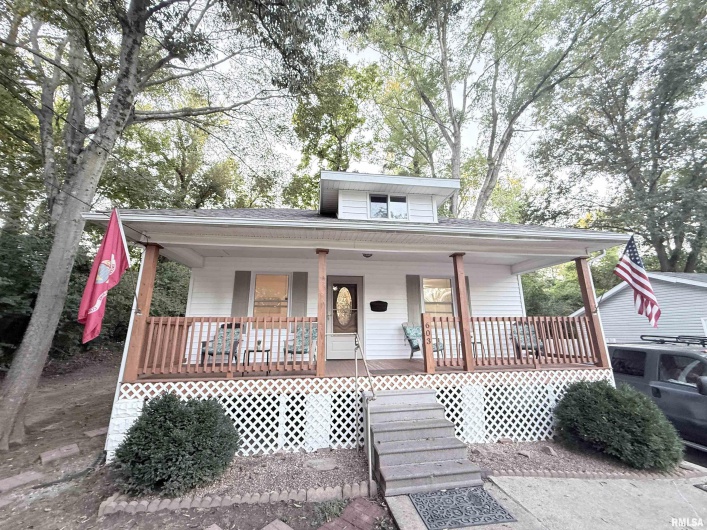 603 8TH Street, Murphysboro, Illinois 62966, 2 Bedrooms Bedrooms, 0 ,1 BathroomBathrooms,Residential,For Sale,8TH,0,RMAEB459917