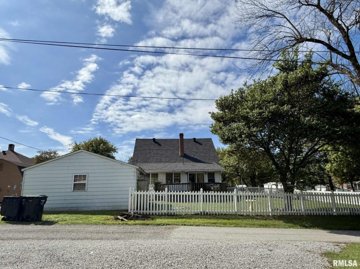 1020 SIMMONS Street, Metropolis, Illinois 62960, 3 Bedrooms Bedrooms, 0 ,1 BathroomBathrooms,Residential,For Sale,SIMMONS,0,RMAEB459920