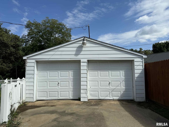 1020 SIMMONS Street, Metropolis, Illinois 62960, 3 Bedrooms Bedrooms, 0 ,1 BathroomBathrooms,Residential,For Sale,SIMMONS,0,RMAEB459920