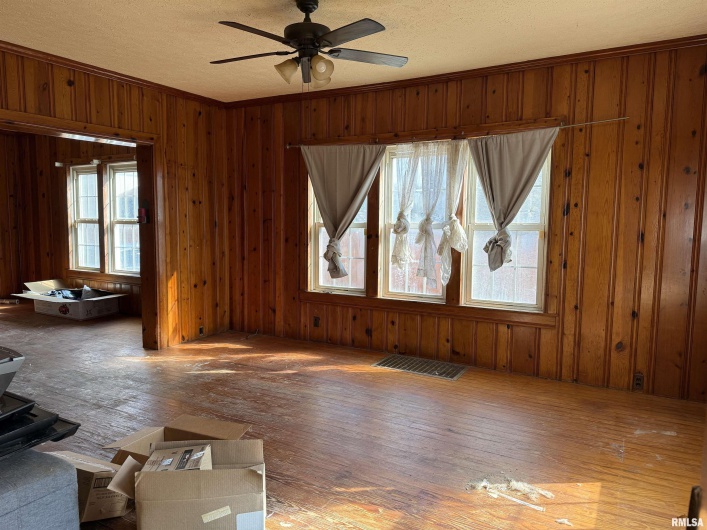 1020 SIMMONS Street, Metropolis, Illinois 62960, 3 Bedrooms Bedrooms, 0 ,1 BathroomBathrooms,Residential,For Sale,SIMMONS,0,RMAEB459920