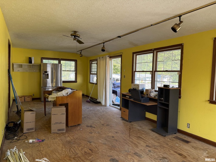 1020 SIMMONS Street, Metropolis, Illinois 62960, 3 Bedrooms Bedrooms, 0 ,1 BathroomBathrooms,Residential,For Sale,SIMMONS,0,RMAEB459920