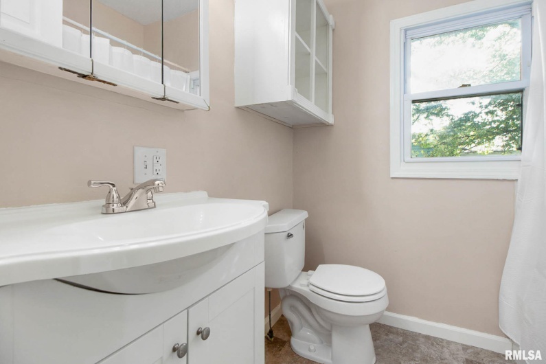 1104 Reeves Street, Marion, Illinois 62959, 4 Bedrooms Bedrooms, 0 ,2 BathroomsBathrooms,Residential,For Sale,Reeves,0,RMAQC4267860