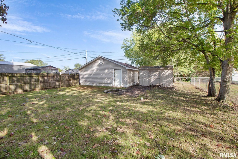1104 Reeves Street, Marion, Illinois 62959, 4 Bedrooms Bedrooms, 0 ,2 BathroomsBathrooms,Residential,For Sale,Reeves,0,RMAQC4267860