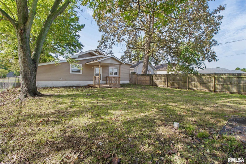 1104 Reeves Street, Marion, Illinois 62959, 4 Bedrooms Bedrooms, 0 ,2 BathroomsBathrooms,Residential,For Sale,Reeves,0,RMAQC4267860
