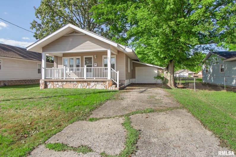 1104 Reeves Street, Marion, Illinois 62959, 4 Bedrooms Bedrooms, 0 ,2 BathroomsBathrooms,Residential,For Sale,Reeves,0,RMAQC4267860