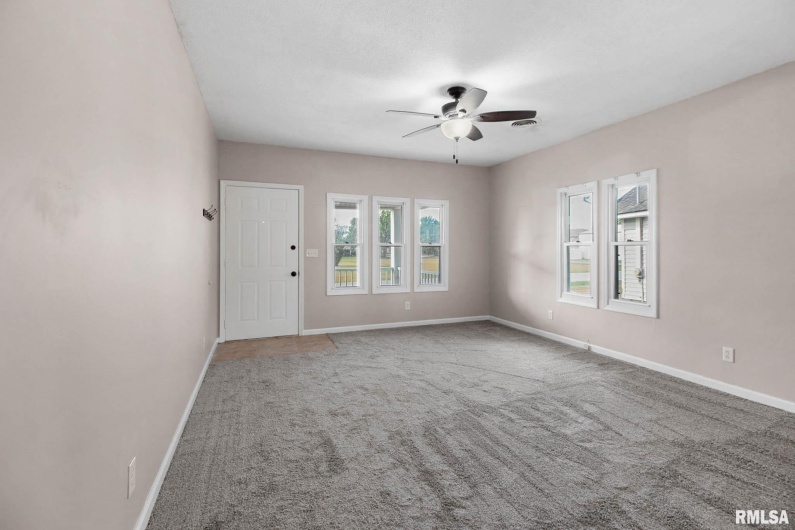 1104 Reeves Street, Marion, Illinois 62959, 4 Bedrooms Bedrooms, 0 ,2 BathroomsBathrooms,Residential,For Sale,Reeves,0,RMAQC4267860