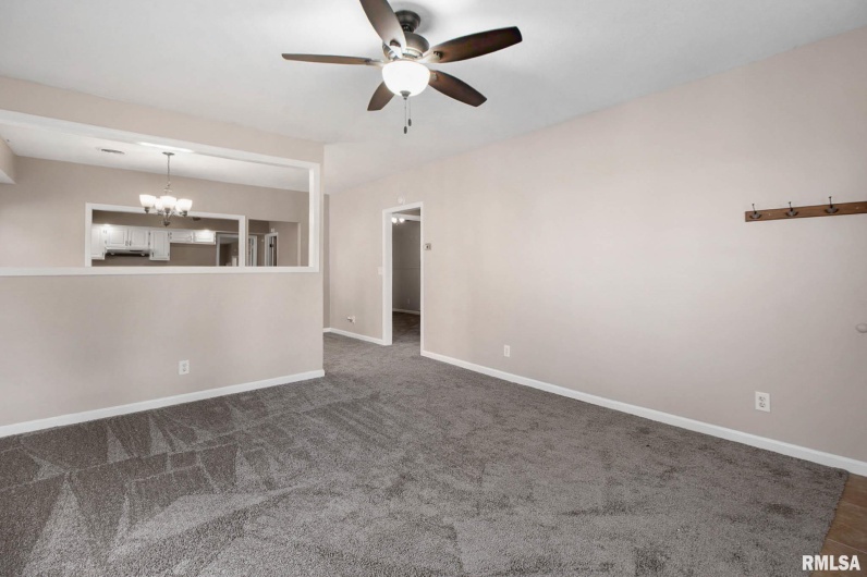 1104 Reeves Street, Marion, Illinois 62959, 4 Bedrooms Bedrooms, 0 ,2 BathroomsBathrooms,Residential,For Sale,Reeves,0,RMAQC4267860