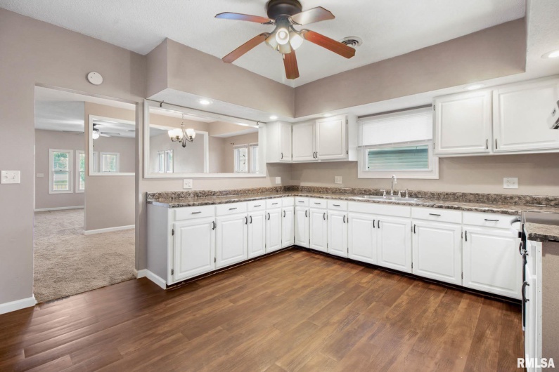 1104 Reeves Street, Marion, Illinois 62959, 4 Bedrooms Bedrooms, 0 ,2 BathroomsBathrooms,Residential,For Sale,Reeves,0,RMAQC4267860