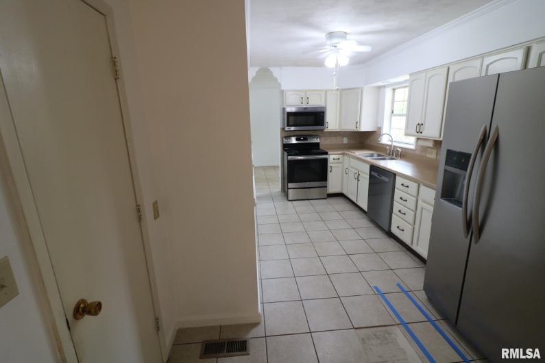 101 Lingale Street, Marion, Illinois 62959, 3 Bedrooms Bedrooms, 0 ,2 BathroomsBathrooms,Residential,For Sale,Lingale,0,RMAEB459628