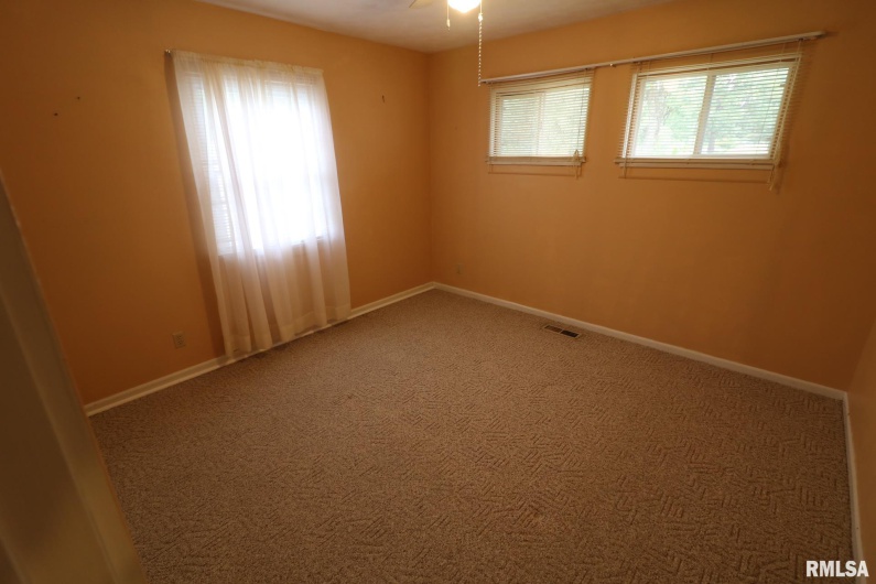 101 Lingale Street, Marion, Illinois 62959, 3 Bedrooms Bedrooms, 0 ,2 BathroomsBathrooms,Residential,For Sale,Lingale,0,RMAEB459628