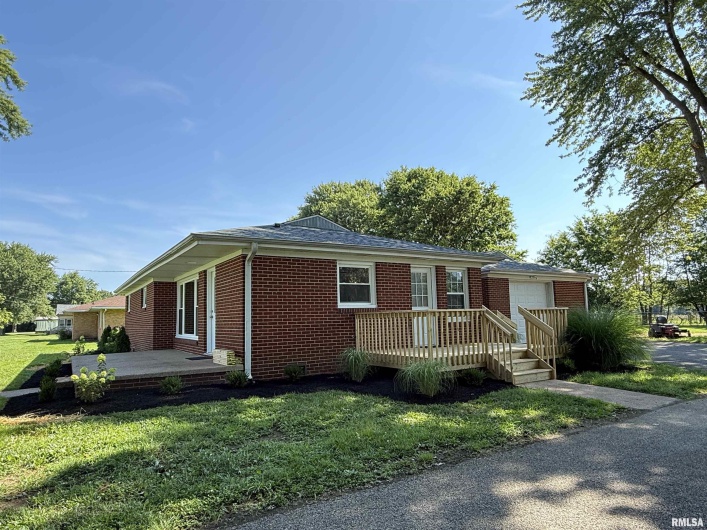 744 AIRPORT Road, Metropolis, Illinois 62960, 3 Bedrooms Bedrooms, 0 ,1 BathroomBathrooms,Residential,For Sale,AIRPORT,0,RMAEB459927