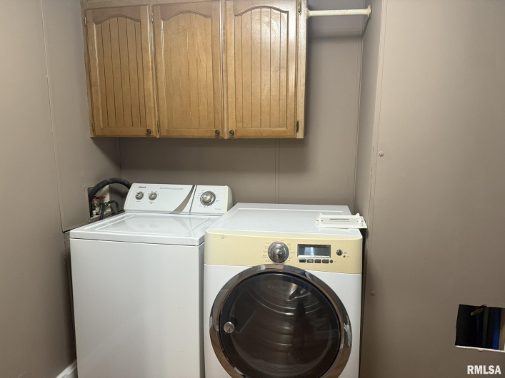 1215 FERRY Street, Metropolis, Illinois 62960, 3 Bedrooms Bedrooms, 0 ,2 BathroomsBathrooms,Residential,For Sale,FERRY,0,RMAEB459928
