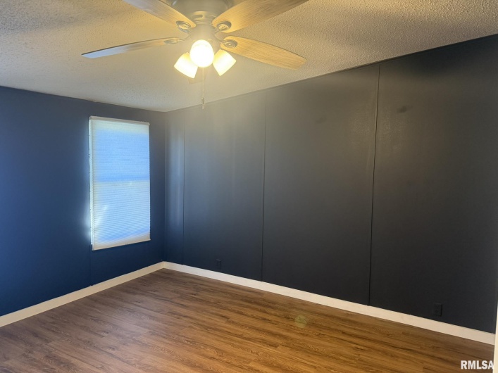 1215 FERRY Street, Metropolis, Illinois 62960, 3 Bedrooms Bedrooms, 0 ,2 BathroomsBathrooms,Residential,For Sale,FERRY,0,RMAEB459928
