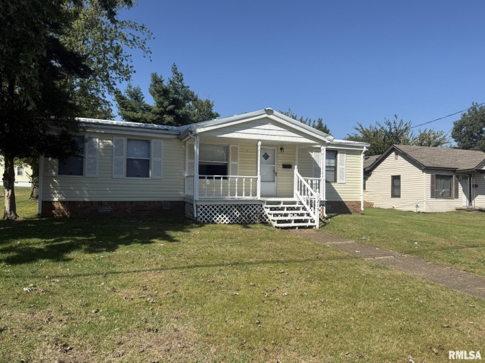 1215 FERRY Street, Metropolis, Illinois 62960, 3 Bedrooms Bedrooms, 0 ,2 BathroomsBathrooms,Residential,For Sale,FERRY,0,RMAEB459928