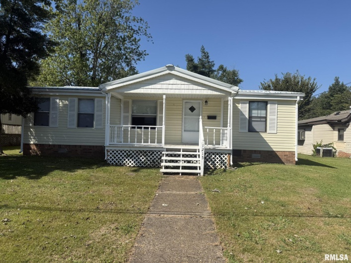 1215 FERRY Street, Metropolis, Illinois 62960, 3 Bedrooms Bedrooms, 0 ,2 BathroomsBathrooms,Residential,For Sale,FERRY,0,RMAEB459928