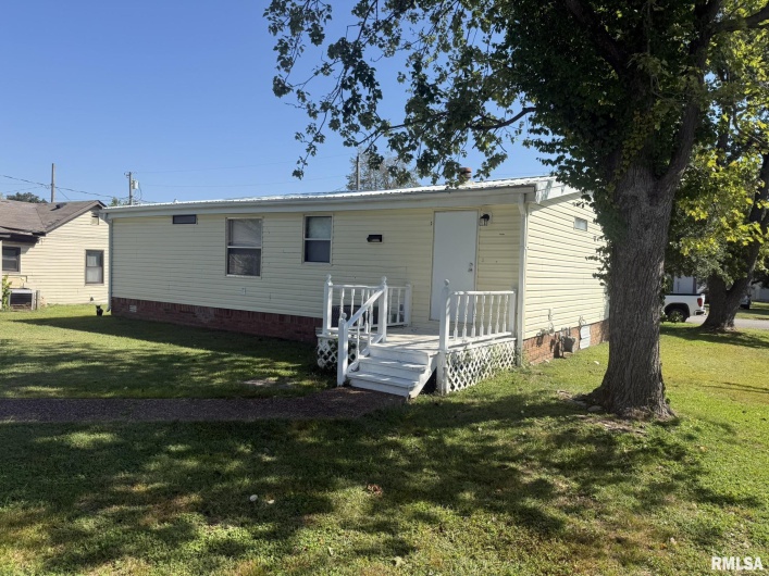 1215 FERRY Street, Metropolis, Illinois 62960, 3 Bedrooms Bedrooms, 0 ,2 BathroomsBathrooms,Residential,For Sale,FERRY,0,RMAEB459928
