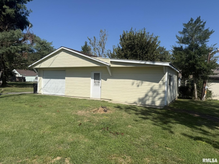 1215 FERRY Street, Metropolis, Illinois 62960, 3 Bedrooms Bedrooms, 0 ,2 BathroomsBathrooms,Residential,For Sale,FERRY,0,RMAEB459928