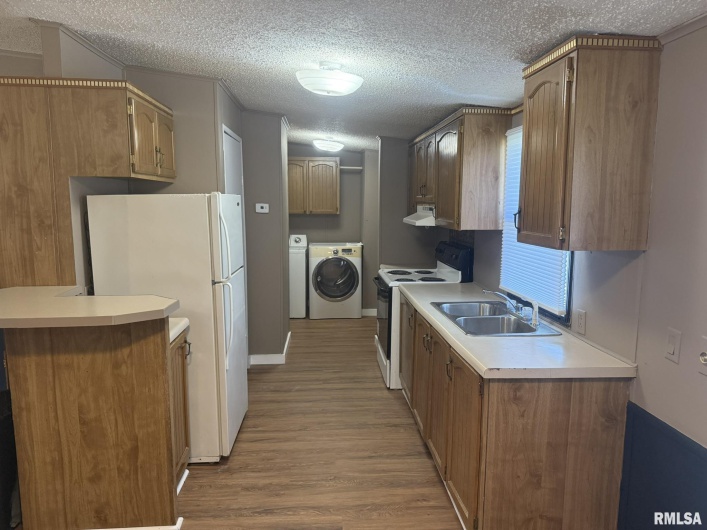 1215 FERRY Street, Metropolis, Illinois 62960, 3 Bedrooms Bedrooms, 0 ,2 BathroomsBathrooms,Residential,For Sale,FERRY,0,RMAEB459928