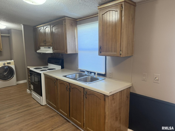 1215 FERRY Street, Metropolis, Illinois 62960, 3 Bedrooms Bedrooms, 0 ,2 BathroomsBathrooms,Residential,For Sale,FERRY,0,RMAEB459928