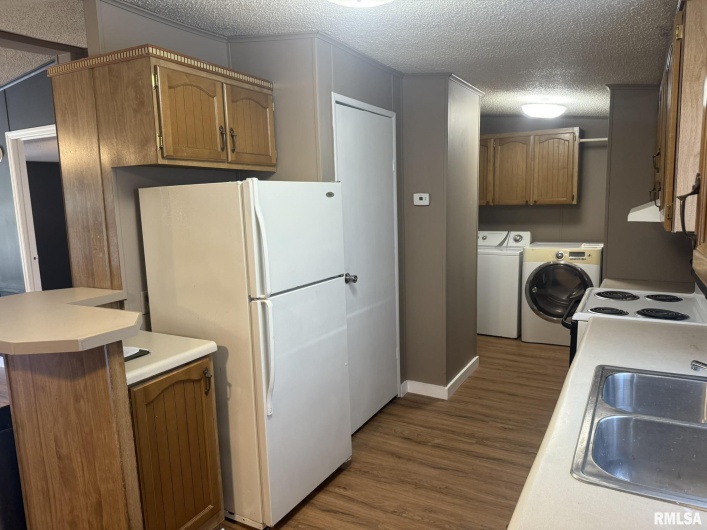 1215 FERRY Street, Metropolis, Illinois 62960, 3 Bedrooms Bedrooms, 0 ,2 BathroomsBathrooms,Residential,For Sale,FERRY,0,RMAEB459928