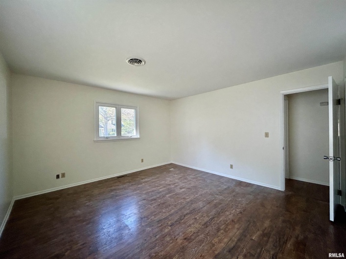 611 TERRACE Drive, Carbondale, Illinois 62901, 3 Bedrooms Bedrooms, 0 ,2 BathroomsBathrooms,Residential,For Sale,TERRACE,0,RMAEB459929
