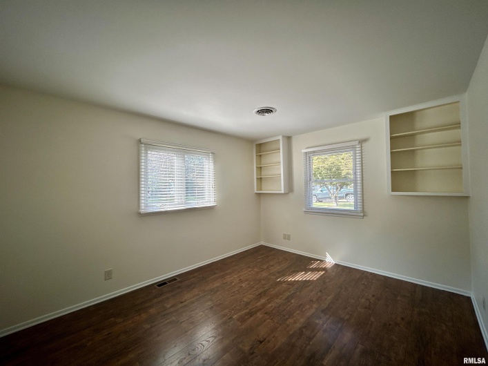 611 TERRACE Drive, Carbondale, Illinois 62901, 3 Bedrooms Bedrooms, 0 ,2 BathroomsBathrooms,Residential,For Sale,TERRACE,0,RMAEB459929