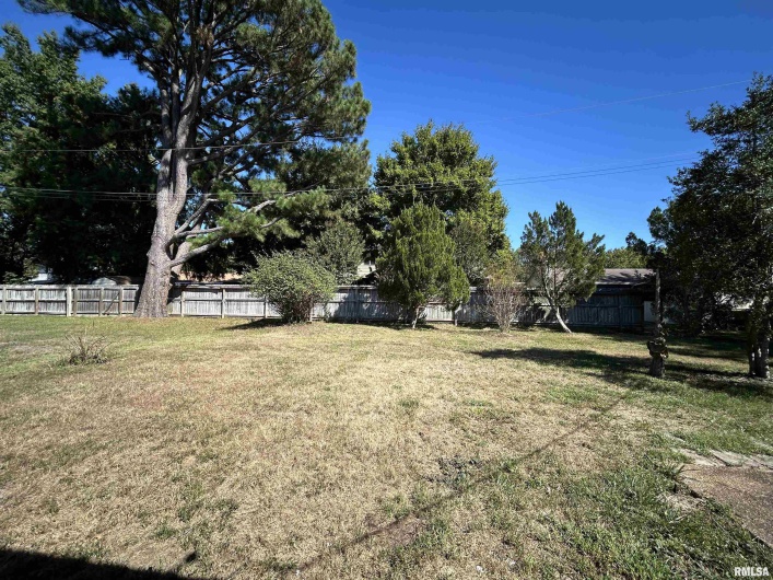 611 TERRACE Drive, Carbondale, Illinois 62901, 3 Bedrooms Bedrooms, 0 ,2 BathroomsBathrooms,Residential,For Sale,TERRACE,0,RMAEB459929