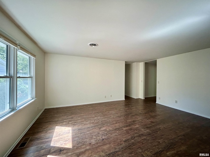 611 TERRACE Drive, Carbondale, Illinois 62901, 3 Bedrooms Bedrooms, 0 ,2 BathroomsBathrooms,Residential,For Sale,TERRACE,0,RMAEB459929