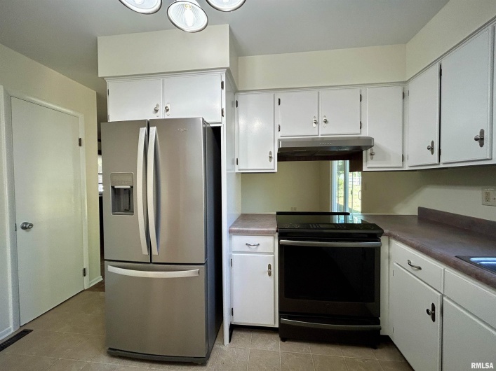 611 TERRACE Drive, Carbondale, Illinois 62901, 3 Bedrooms Bedrooms, 0 ,2 BathroomsBathrooms,Residential,For Sale,TERRACE,0,RMAEB459929