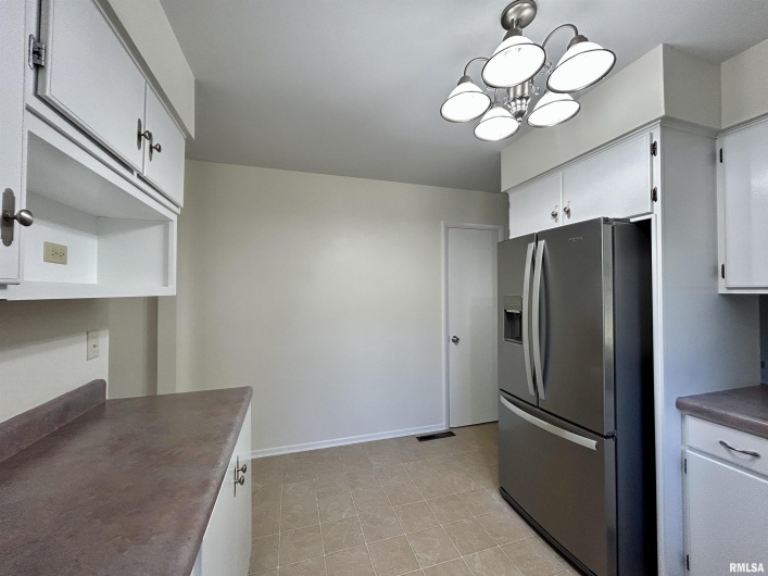 611 TERRACE Drive, Carbondale, Illinois 62901, 3 Bedrooms Bedrooms, 0 ,2 BathroomsBathrooms,Residential,For Sale,TERRACE,0,RMAEB459929