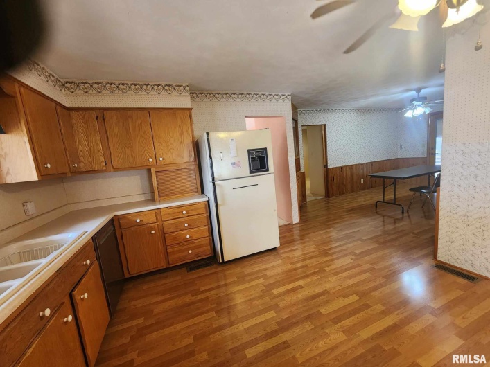 300 8TH Street, Elkville, Illinois 62932, 3 Bedrooms Bedrooms, 0 ,2 BathroomsBathrooms,Residential,For Sale,8TH,0,RMAEB456665