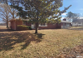 300 8TH Street, Elkville, Illinois 62932, 3 Bedrooms Bedrooms, 0 ,2 BathroomsBathrooms,Residential,For Sale,8TH,0,RMAEB456665