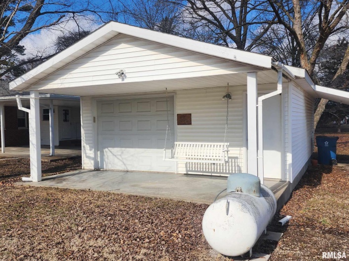 300 8TH Street, Elkville, Illinois 62932, 3 Bedrooms Bedrooms, 0 ,2 BathroomsBathrooms,Residential,For Sale,8TH,0,RMAEB456665