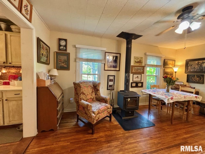 104 WALKER Street, Cobden, Illinois 62920, 2 Bedrooms Bedrooms, 0 ,1 BathroomBathrooms,Residential,For Sale,WALKER,0,RMAEB459938