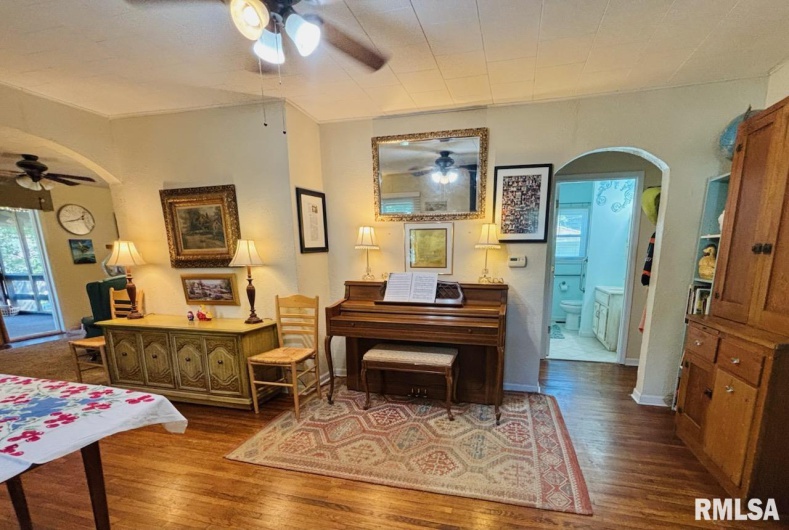 104 WALKER Street, Cobden, Illinois 62920, 2 Bedrooms Bedrooms, 0 ,1 BathroomBathrooms,Residential,For Sale,WALKER,0,RMAEB459938