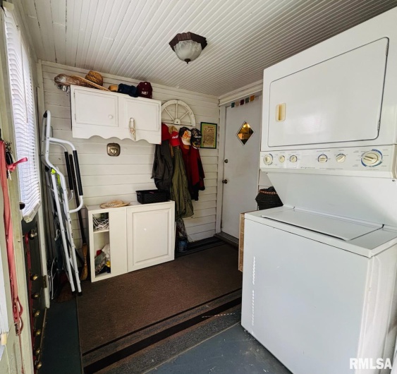 104 WALKER Street, Cobden, Illinois 62920, 2 Bedrooms Bedrooms, 0 ,1 BathroomBathrooms,Residential,For Sale,WALKER,0,RMAEB459938